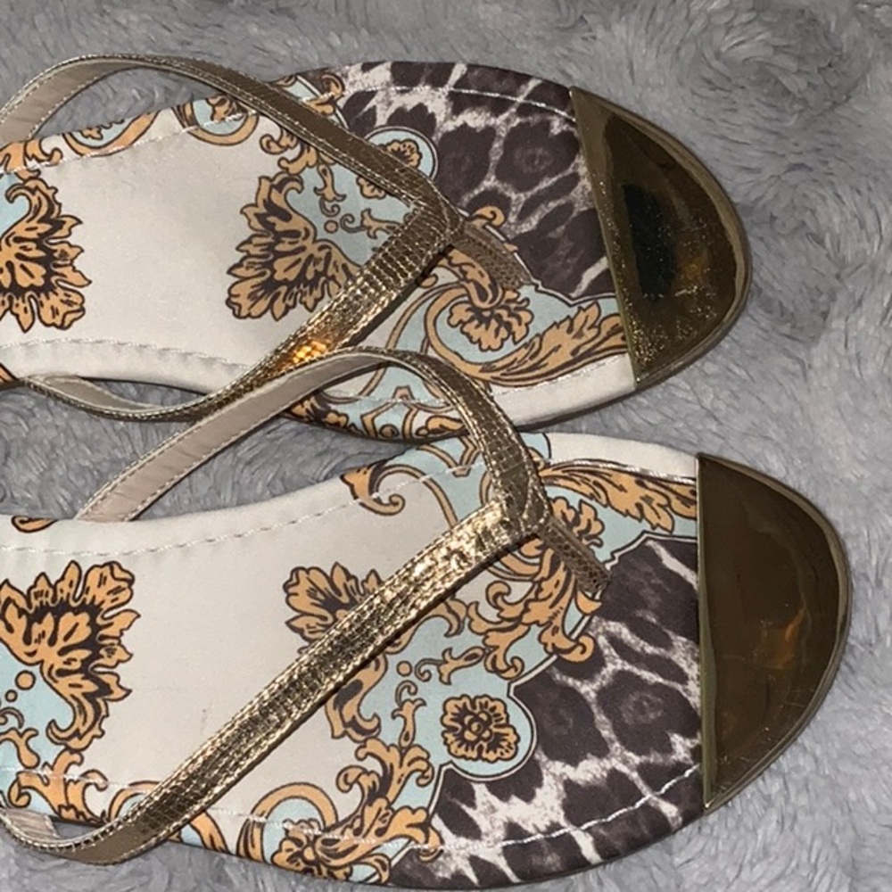2$🤩INC International Concepts Gold and Patterned Sandals - Picture 3 of 5